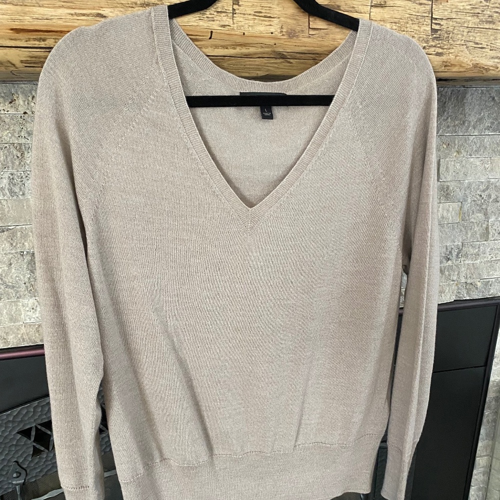Banana Republic 100% Merino Wool V Neck Sweater Large Taupe